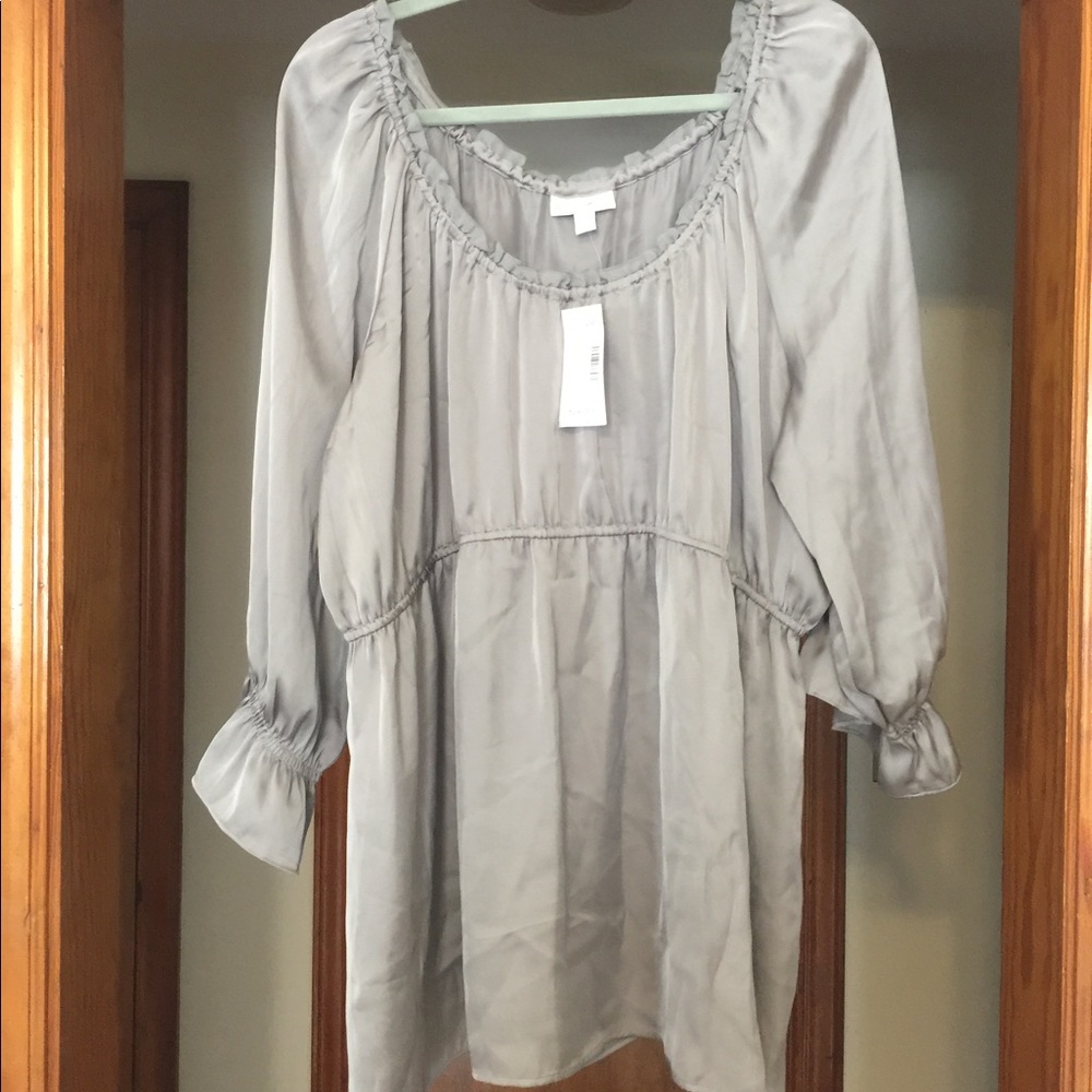Beautiful lightly used & new blouses 👚